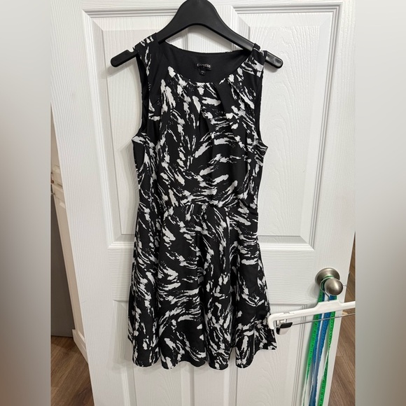 Express Dresses & Skirts - Express Black White Abstract Pleated Fit Flare Dress Small size 6